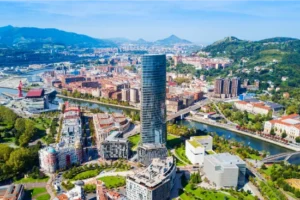 Addio al Celibato a Bilbao: Guggenheim, Pintxos e Cultura per un Weekend Indimenticabile